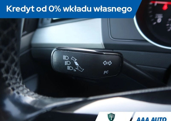 Volkswagen Passat cena 45000 przebieg: 228492, rok produkcji 2015 z Chełmża małe 254